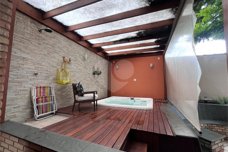 Casa à venda com 4 quartos, sendo 2 suítes, no condomínio Jornalista Américo Ariza, São Paulo - SP