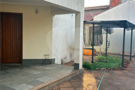 Sobrado para alugar com 4 quartos, sendo 2 suítes,  no Centro, Três Lagoas, MS