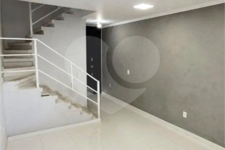 Sobrado à venda com 2 quartos em Jardim San Ressore (caucaia do Alto), Cotia, SP