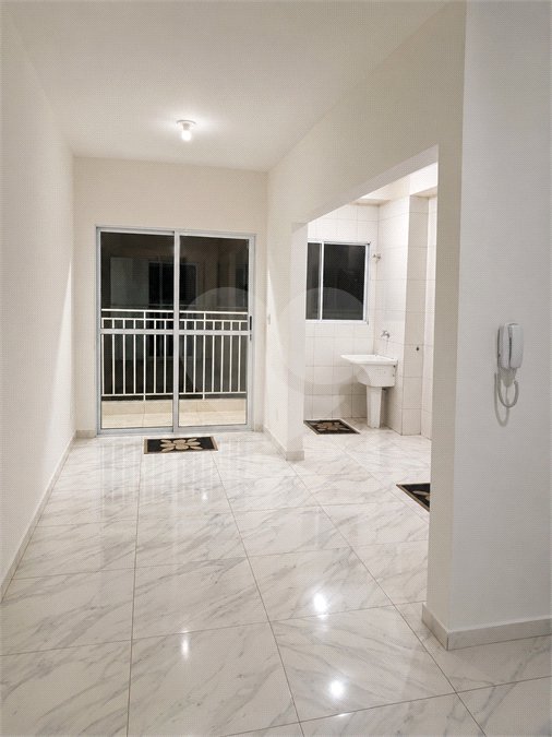 Apartamento à venda com 2 quartos no Centro-sul, Várzea Grande, MT