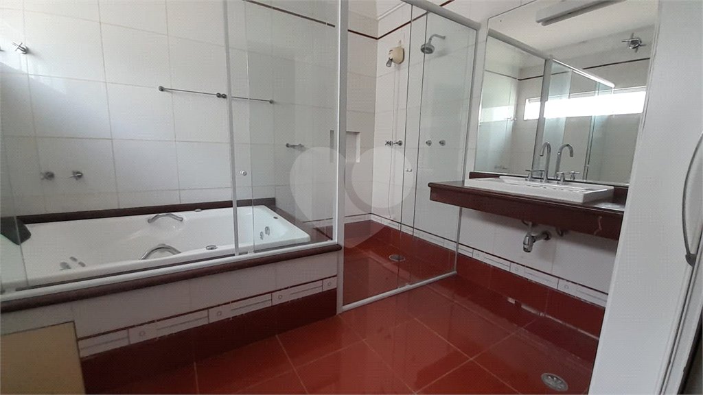 Sobrado à venda com 6 quartos, sendo 5 suítes, no Centro, São Bernardo do Campo, SP