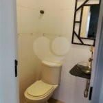 Linda cobertura Duplex om 3 dormitórios, sendo uma suíte com armários e ar condicionado e 2 vagas .