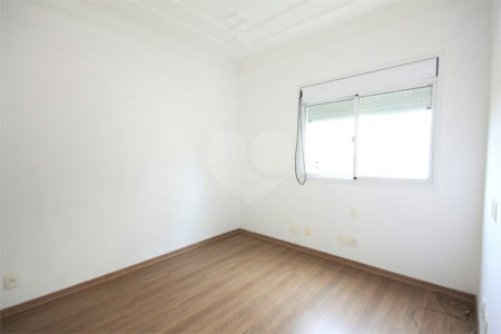 Apartamento à venda com 3 quartos, sendo 1 suíte, em Alto da Boa Vista, São Paulo, SP