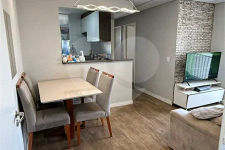 Apartamento com 48m², 2 dormitórios, 1 vaga de garagem, à venda em Itaquera.