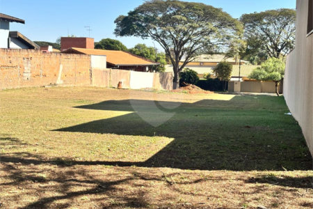 Terreno no Parque Sabará próximo a portaria