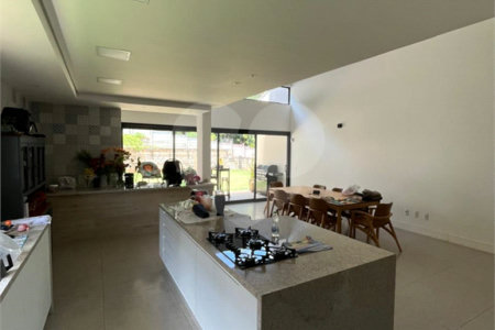 Casa à venda com 3 suítes no condomínio Vila Hipica Ii, Vinhedo - SP