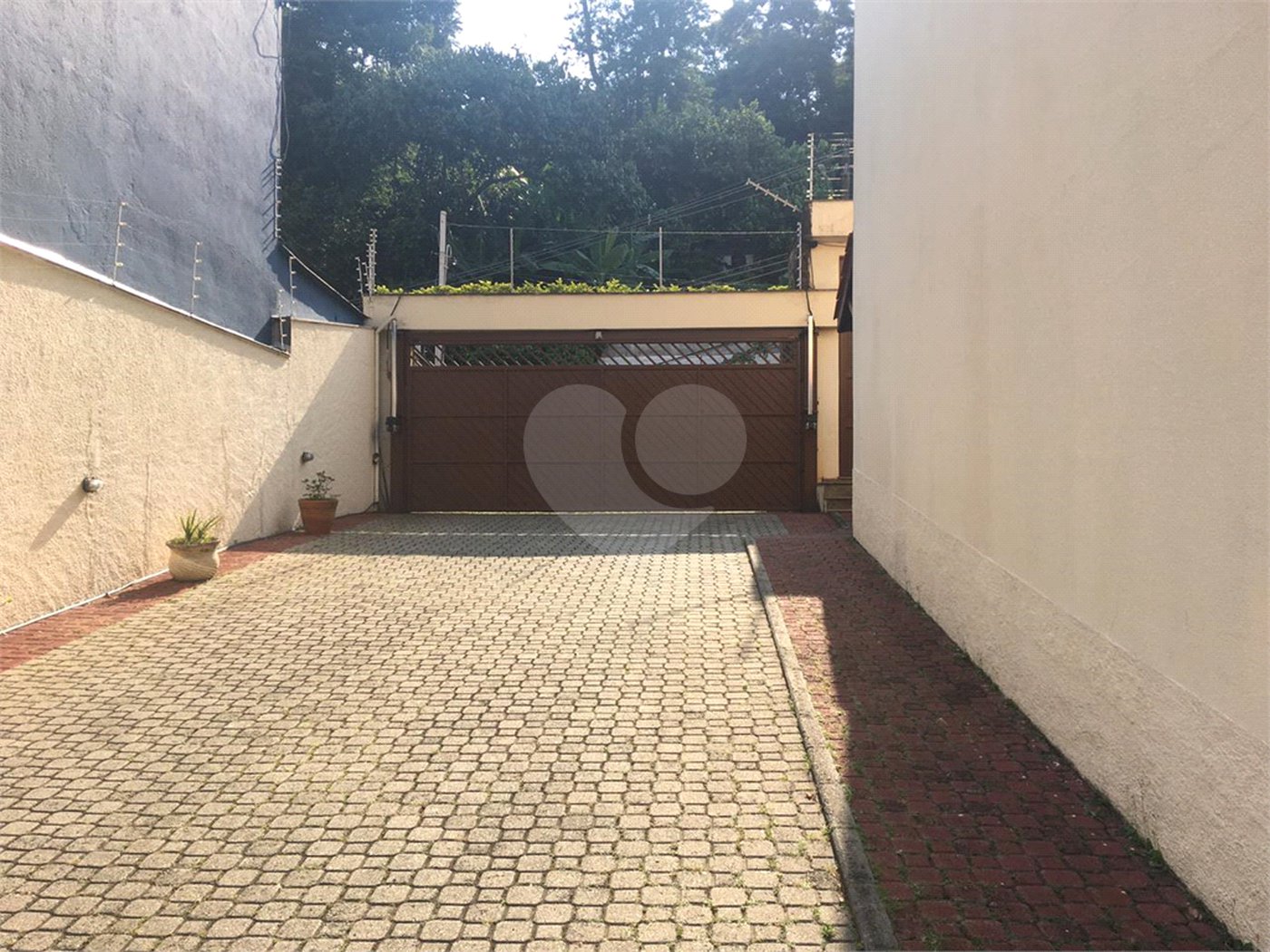 Casa à venda com 3 quartos, sendo 1 suíte, no condomínio Morada de Itapuã, São Paulo - SP