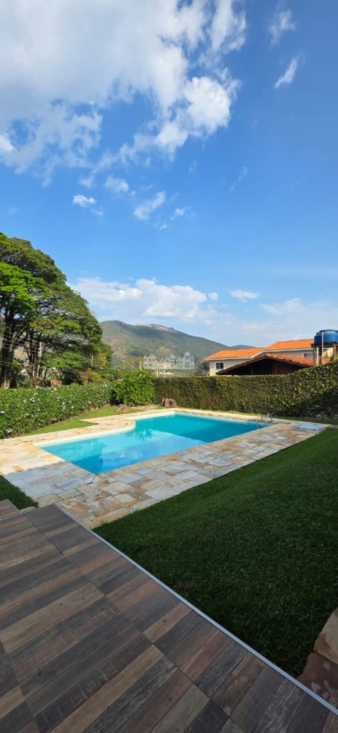 Casa à venda com 4 quartos, sendo 2 suítes, em Vila Petrópolis, Atibaia, SP