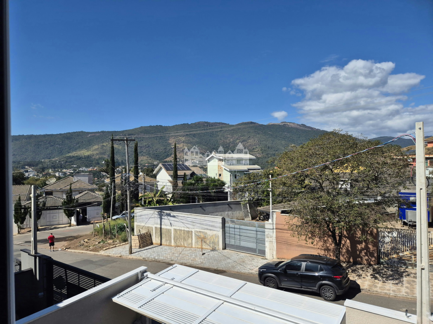 Casa à venda com 4 quartos, sendo 3 suítes, em Vila Petrópolis, Atibaia, SP
