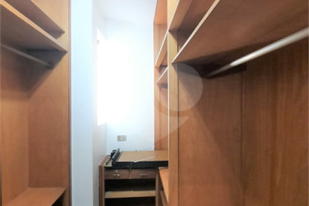 Sobrado à venda com 4 quartos, sendo 2 suítes, em Granja Julieta, São Paulo, SP