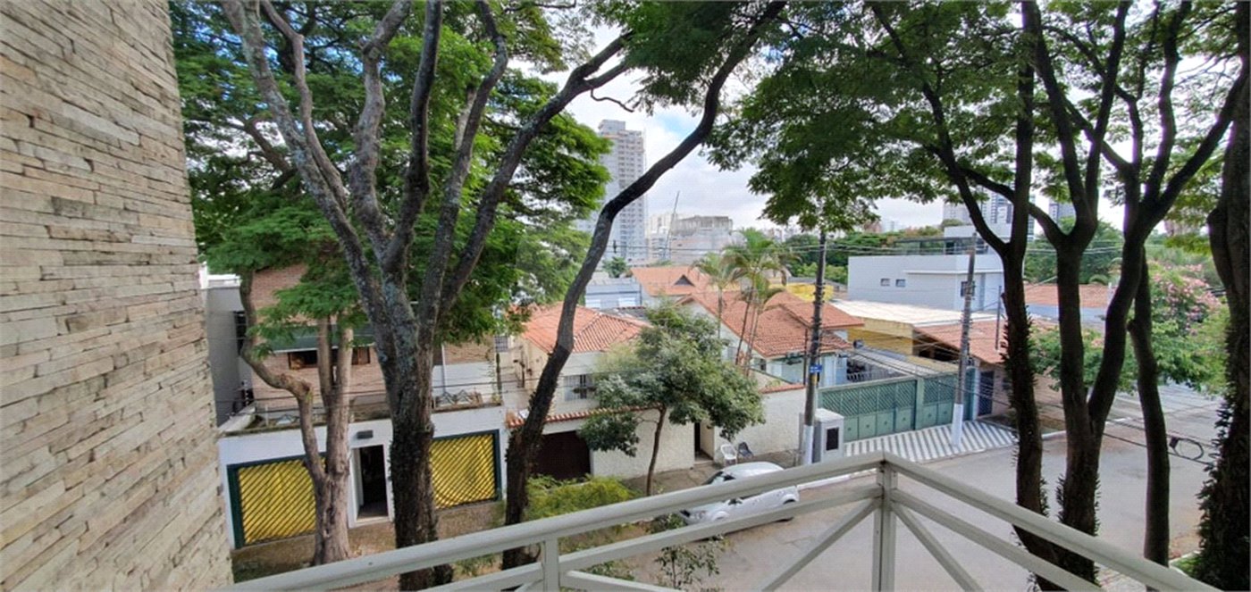 Sobrado à venda com 4 suítes em Moema, São Paulo, SP