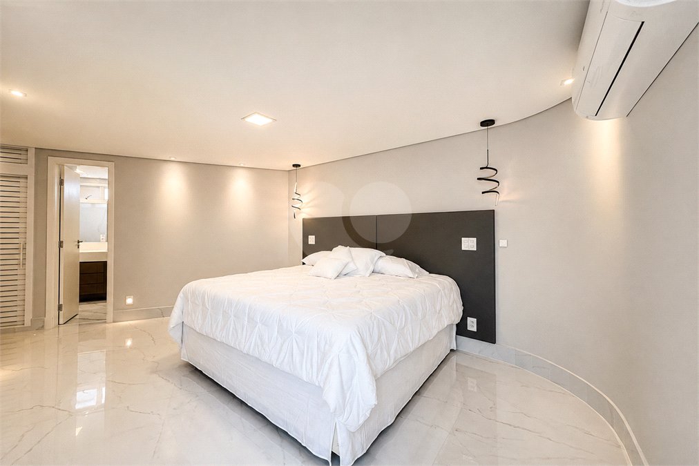Apartamento à venda com 5 suítes em Parque Enseada, Guarujá, SP