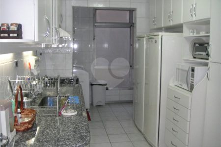 Apartamento à venda com 3 quartos, sendo 1 suíte, em Itaim Bibi, São Paulo, SP