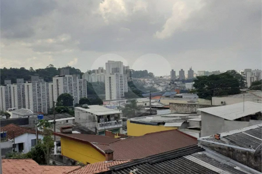 Sobrado à venda com 4 quartos, sendo 1 suíte, em Campo Limpo, São Paulo, SP