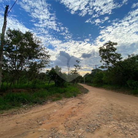 Terreno com 3.075,00 m² de área total.