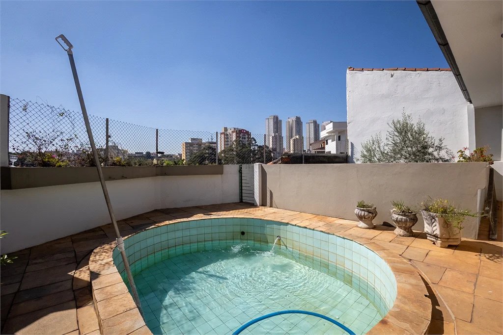 Casa à venda com 4 suítes em Jardim Londrina, São Paulo, SP