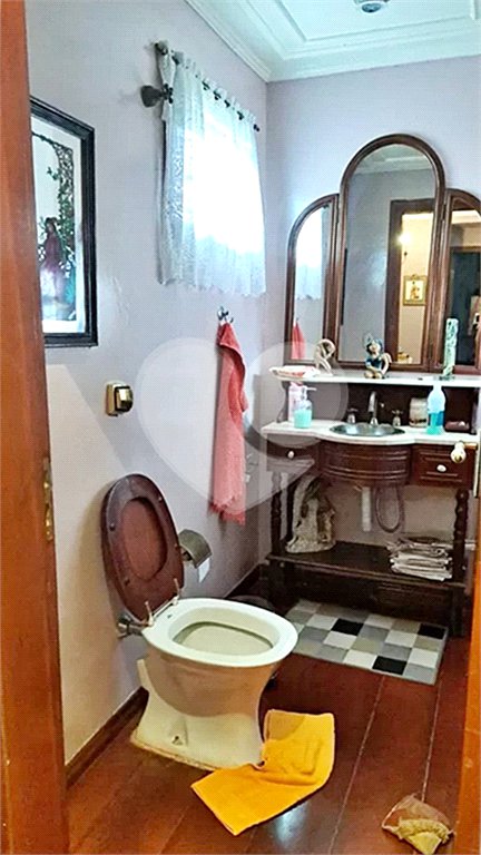 Casa à venda com 6 quartos, sendo 2 suítes, no condomínio Associação Reserva das Hortênsias, Mairiporã - SP