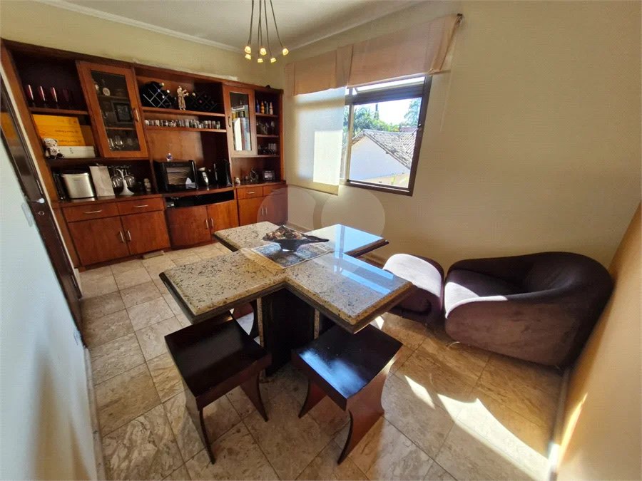Casa à venda com 4 suítes no condomínio Villa Viana II, Cotia - SP