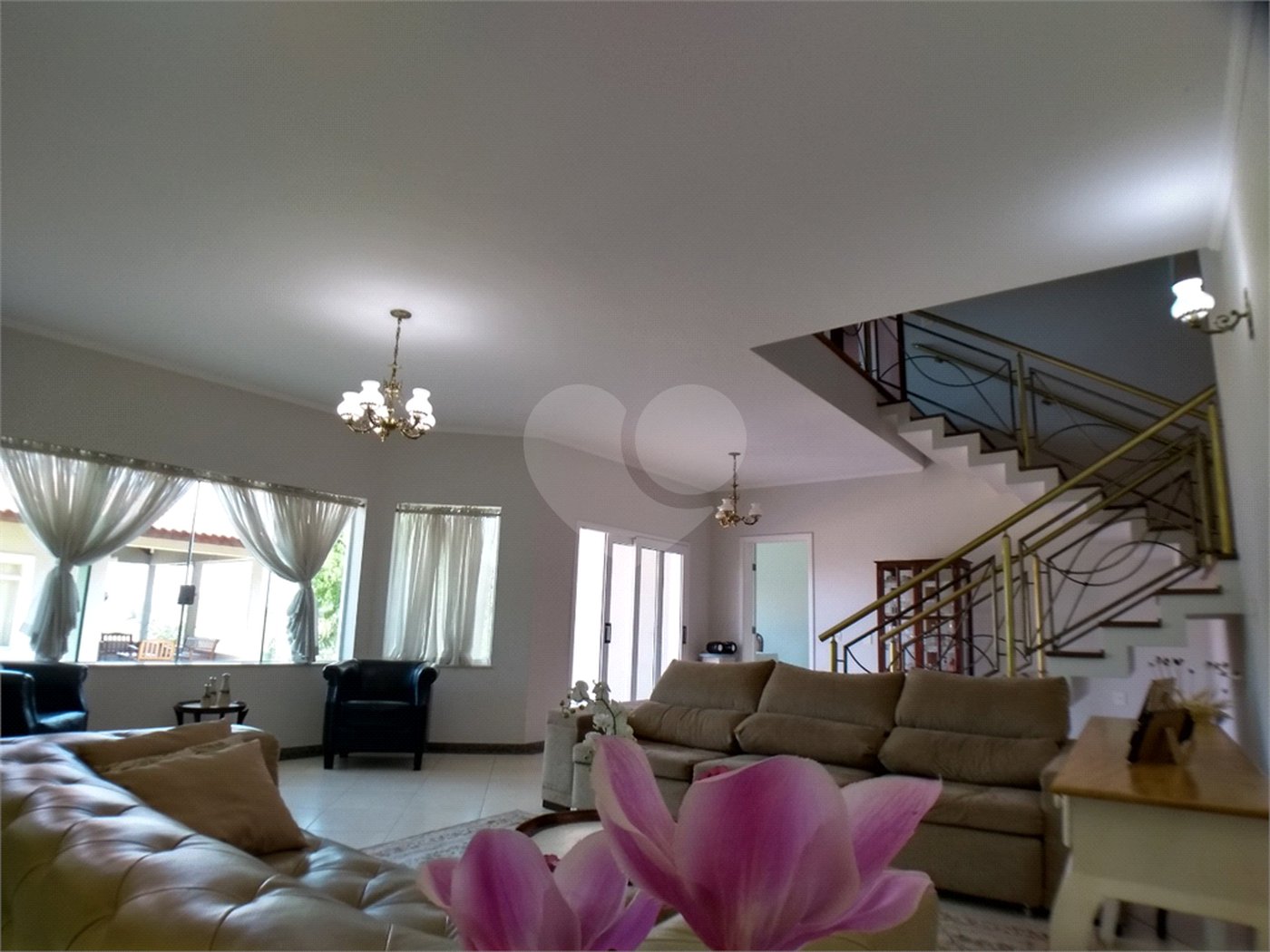 Casa à venda com 3 quartos, sendo 2 suítes,  no condomínio Vila Hípica I, Vinhedo - SP