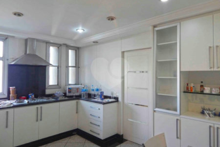 Apartamento à venda com 4 suítes em Jardim Marajoara, São Paulo, SP