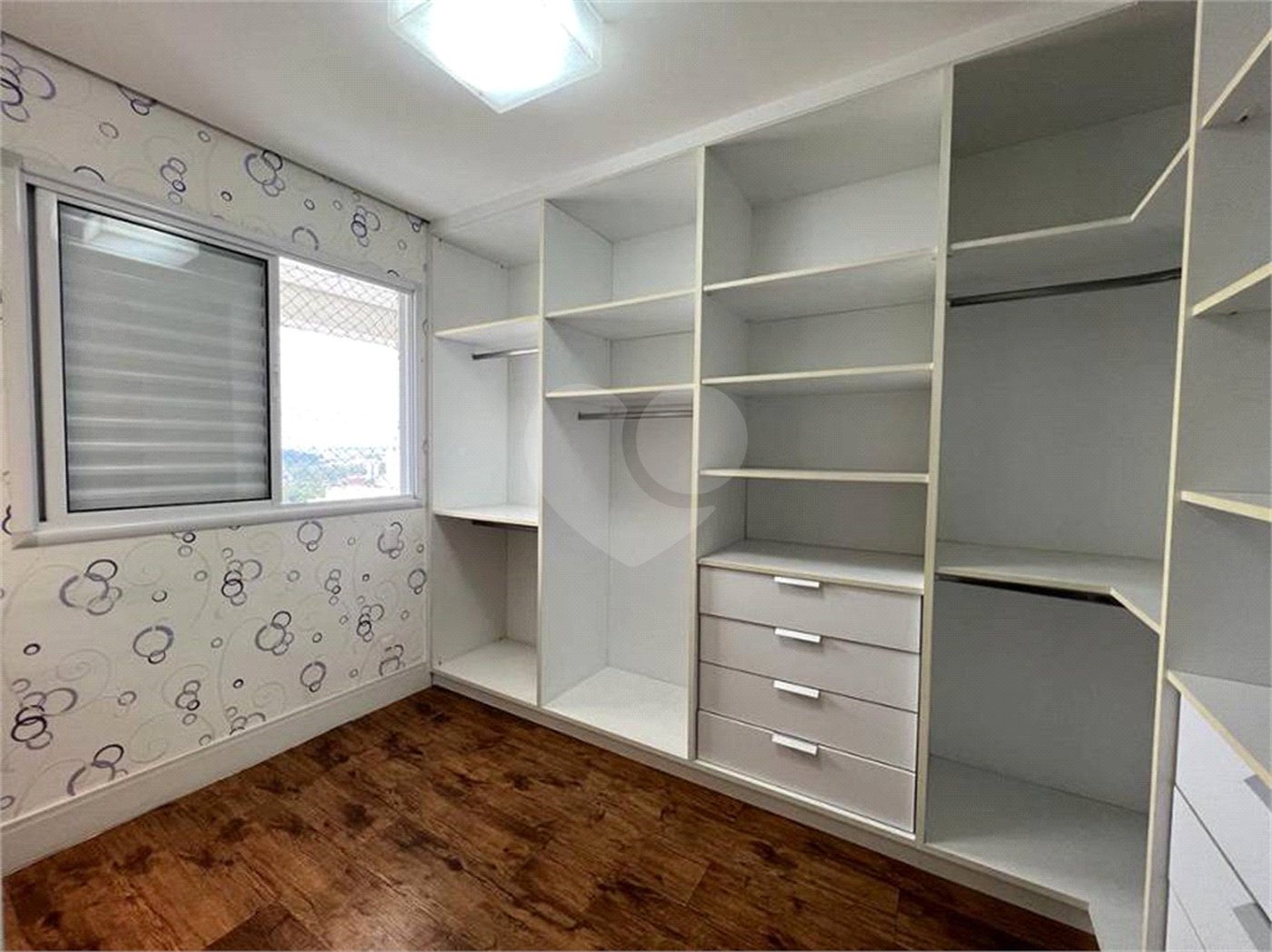 Apartamento à venda com 4 quartos, sendo 3 suítes,  em Vila Oliveira, Mogi das Cruzes, SP