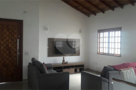 Chácara à venda com 5 quartos, sendo 2 suítes, em Campos de Atibaia, Atibaia, SP