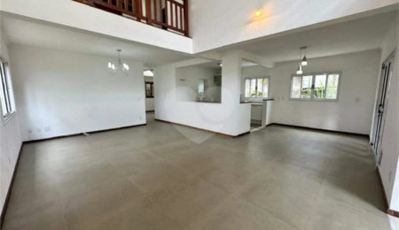 Casa à venda com 3 quartos, sendo 1 suíte, no condomínio Residencial Recanto dos Paturis, Vinhedo - SP