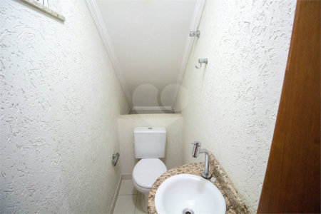 Casa à venda com 3 quartos, sendo 1 suíte, no condomínio Vilaregio, São Roque - SP