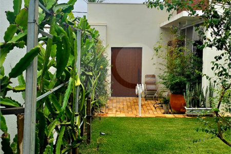 Casa á venda no condomínio Damha I
