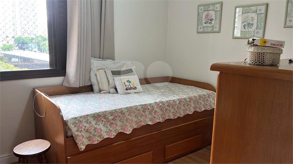 Apartamento à venda com 3 quartos, sendo 1 suíte,  em Jardim das Acácias, São Paulo, SP