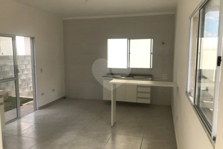 Casa de Vila à venda com 2 quartos em Jardim São Felipe, Atibaia, SP