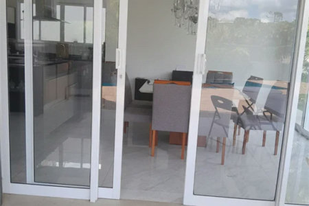 Casa à venda com 3 suítes em Moinho Velho, Cotia, SP