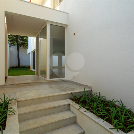 Casa à venda com 5 quartos, sendo 4 suítes, em Jardim Marajoara, São Paulo, SP