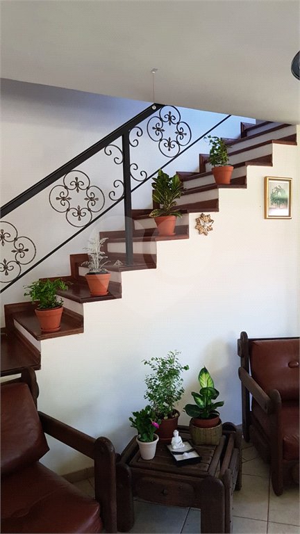 Casa à venda ou para alugar com 5 quartos, sendo 1 suíte, em Cumbari, Mairiporã, SP