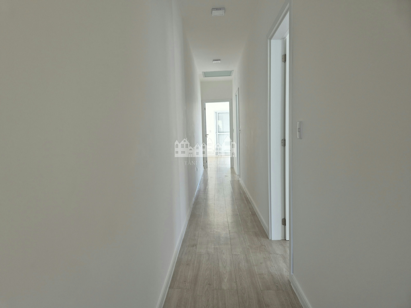 Casa à venda com 4 quartos, sendo 3 suítes, em Vila Petrópolis, Atibaia, SP