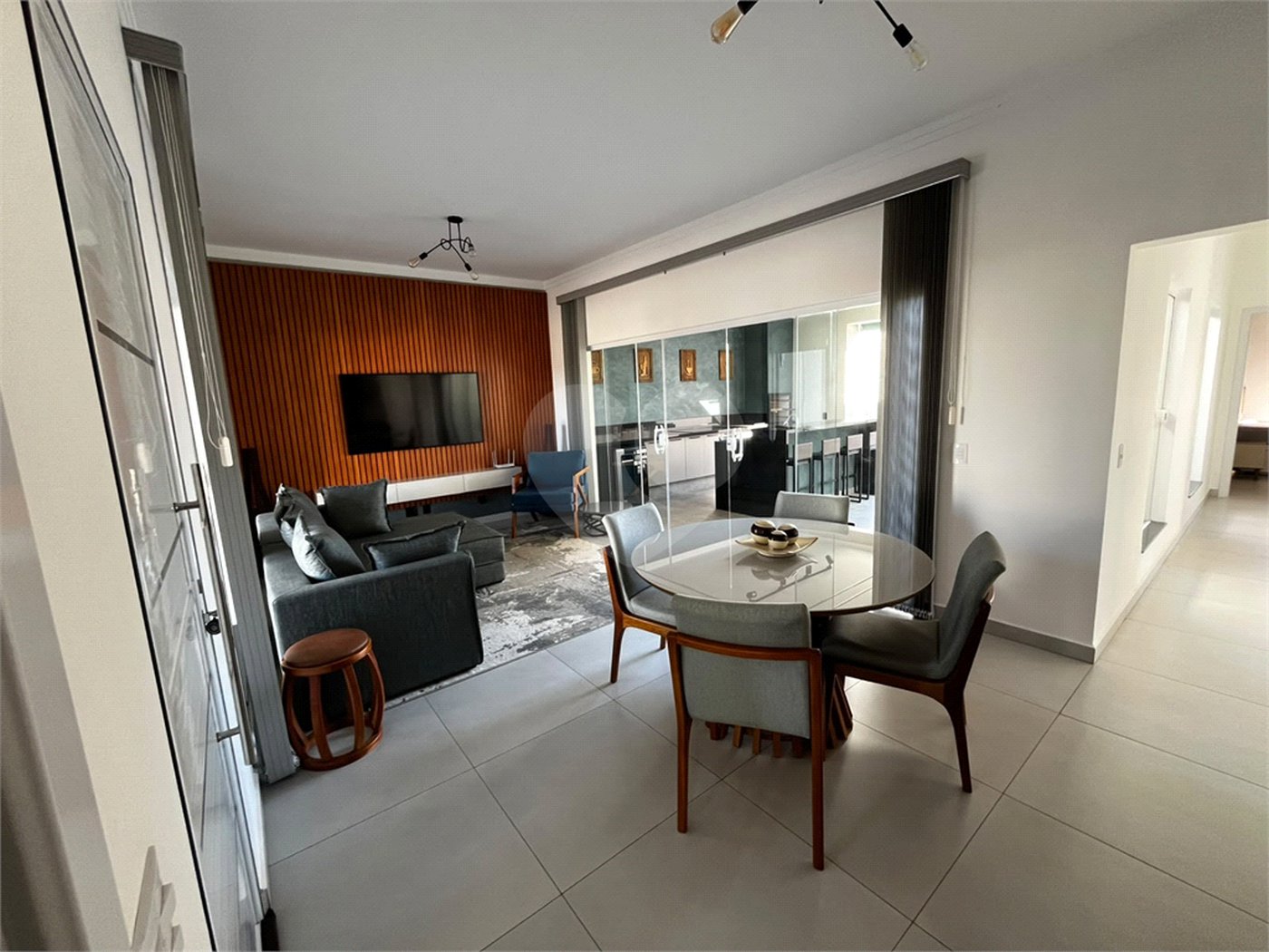 Casa à venda com 3 quartos, sendo 1 suíte, no condomínio Residencial Golden Ville, Itapetininga - SP