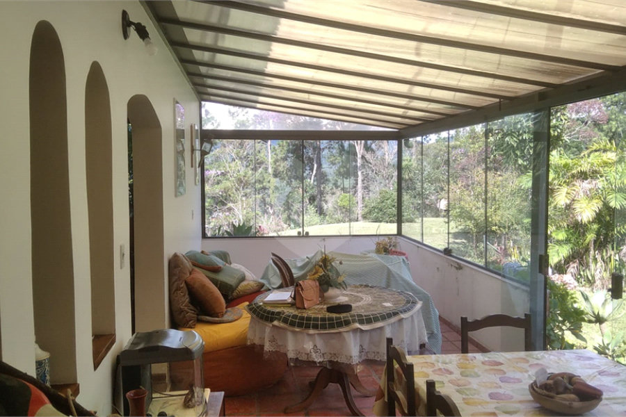 Casa à venda com 5 quartos, sendo 3 suítes, no condomínio Alpes da Cantareira, Mairiporã - SP