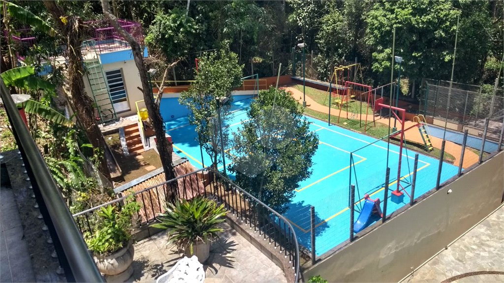 Casa à venda com 4 quartos, sendo 2 suítes, no condomínio Champs Elysees Village, Mairiporã - SP