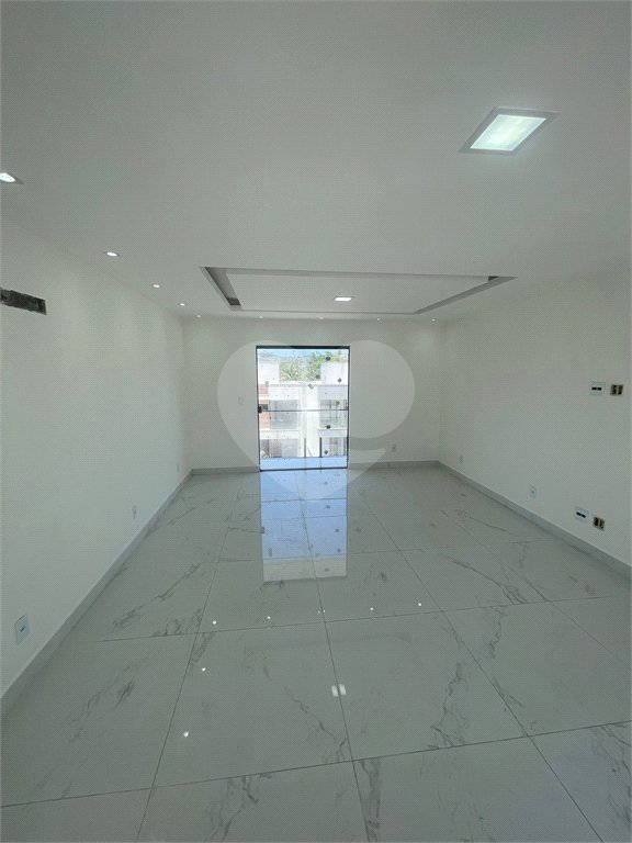 Casa à venda com 3 quartos, sendo 2 suítes, no condomínio Grand Park, Rio de Janeiro - RJ