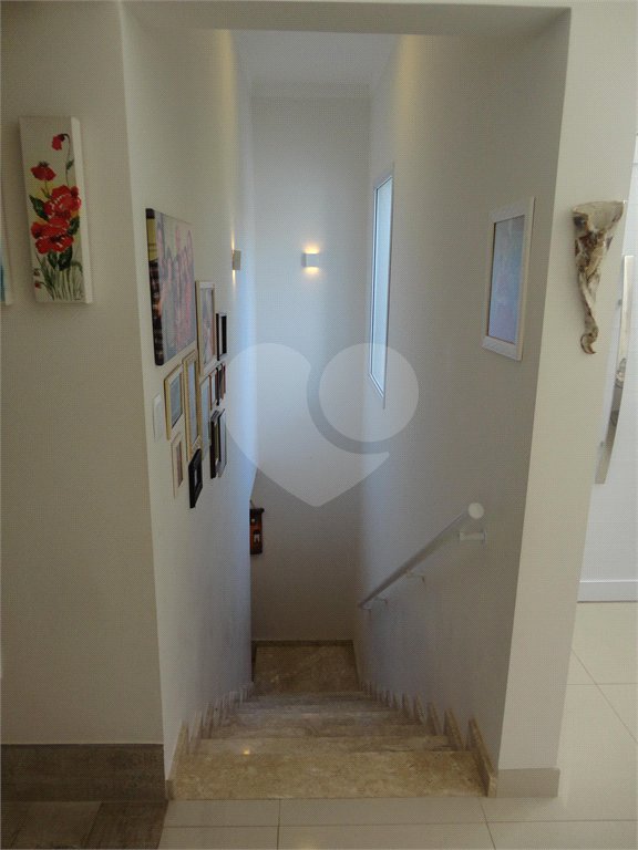 Casa à venda com 3 quartos, sendo 2 suítes, no condomínio Águas da Serra, Valinhos - SP