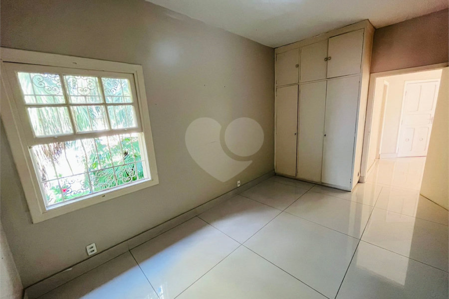 Casa à venda com 4 quartos, sendo 1 suíte, em Jardim São Bento, São Paulo, SP