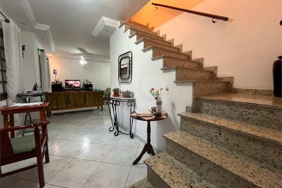 Sobrado à venda com 3 quartos, sendo 1 suíte, em Vila Irmãos Arnoni, São Paulo, SP