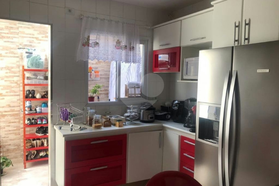 Casa à venda com 2 quartos, sendo 1 suíte, no condomínio Res Santa Inês, São Paulo - SP