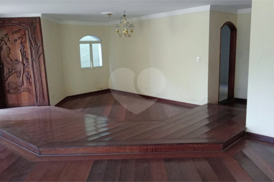 Sobrado à venda com 4 quartos, sendo 1 suíte, em Vila Rosália, Guarulhos, SP