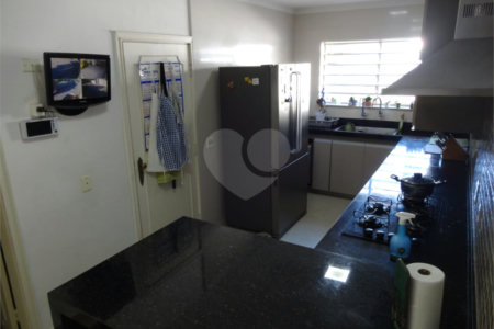 Casa à venda com 5 quartos, sendo 2 suítes,  em Vila Oliveira, Mogi das Cruzes, SP