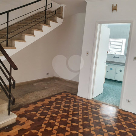 Casa à venda com 3 quartos, sendo 1 suíte, em Santo Amaro, São Paulo, SP