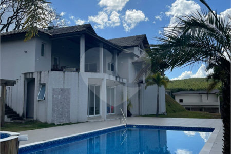 Casa à venda com 4 suítes no condomínio Jardim das Palmeiras, Bragança Paulista - SP