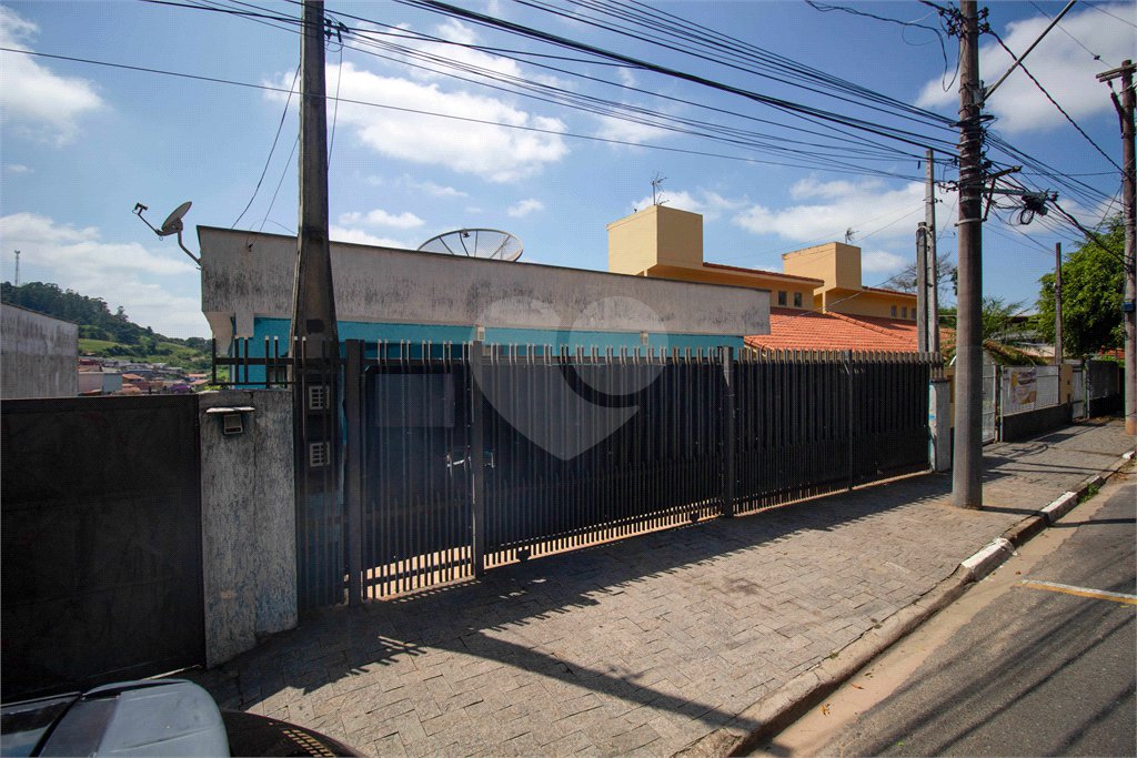 Casa à venda com 3 quartos, sendo 1 suíte, em Vila Junqueira, São Roque, SP
