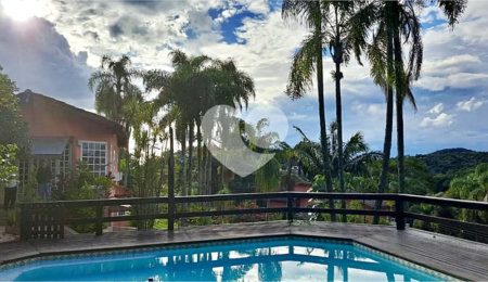 Casa à venda com 6 quartos, sendo 2 suítes,  no condomínio Associação Reserva das Hortênsias, Mairiporã - SP