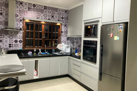 Casa à venda com 3 quartos, sendo 1 suíte,  em Vila Cecília, Mogi das Cruzes, SP